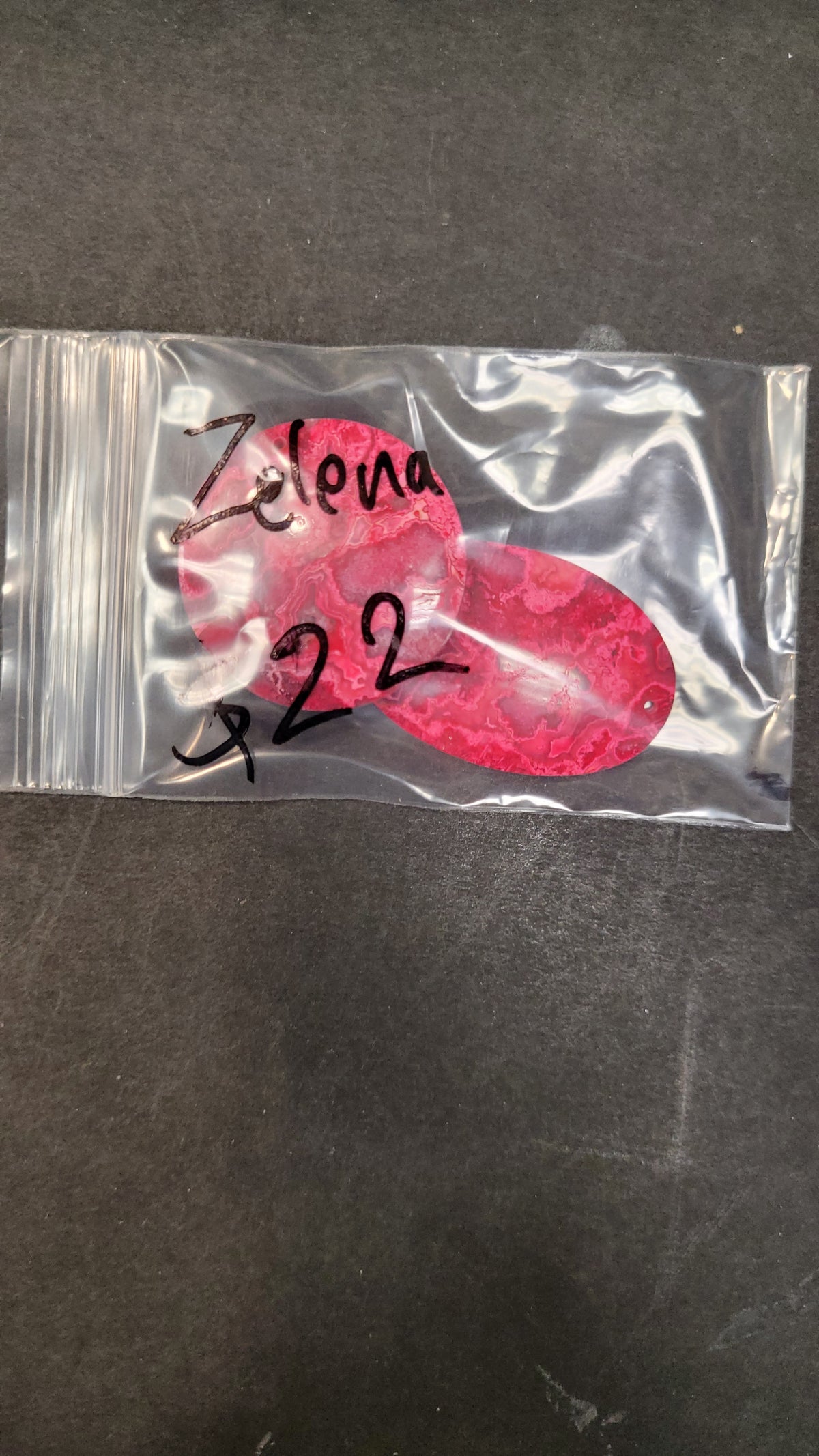 Zelena 10/27 $22