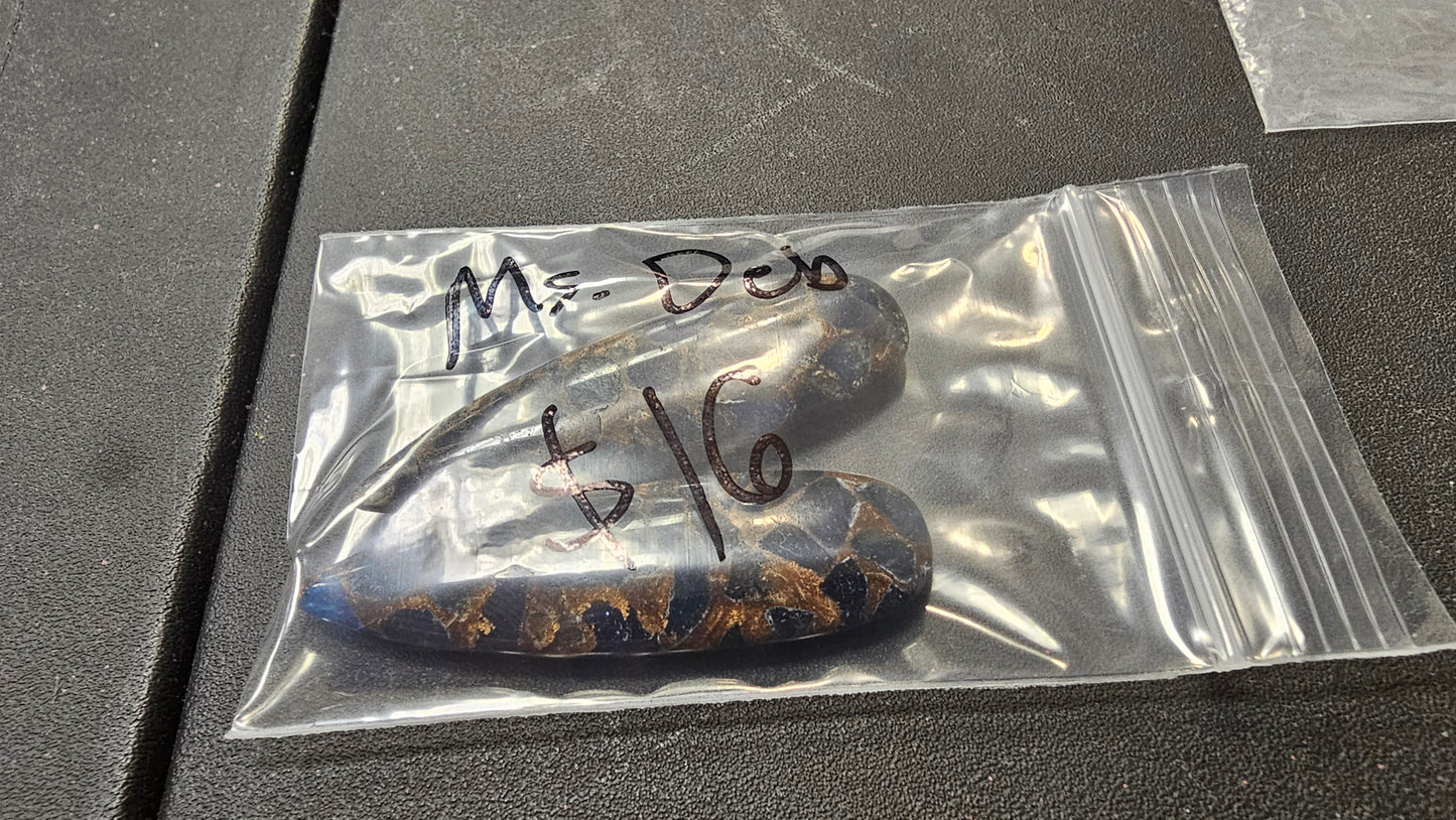 Mz Deb 8/11 $16