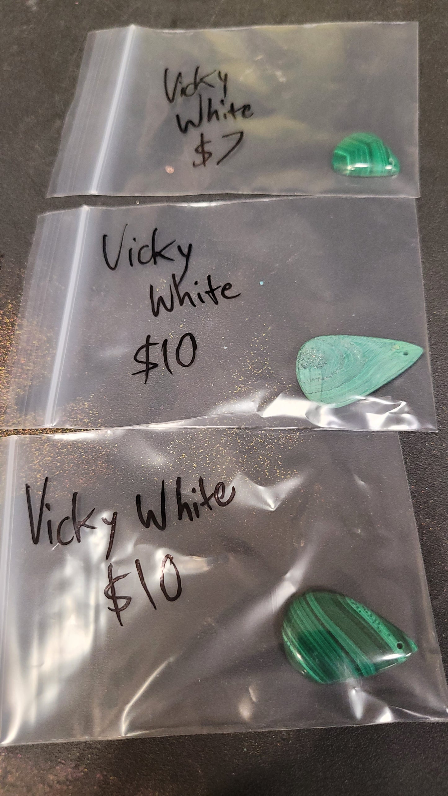 Vicky White 5/10 $27